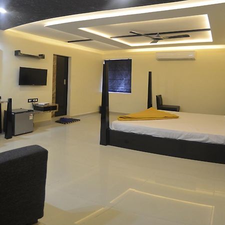 Hotel Barcelona Exotica Ahmedabad Esterno foto